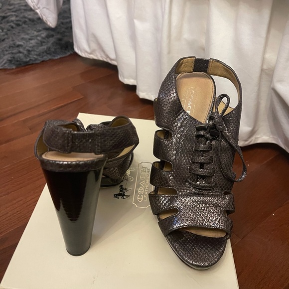 Gorgeous Coach Metallic platform pumps! - Picture 3 of 8